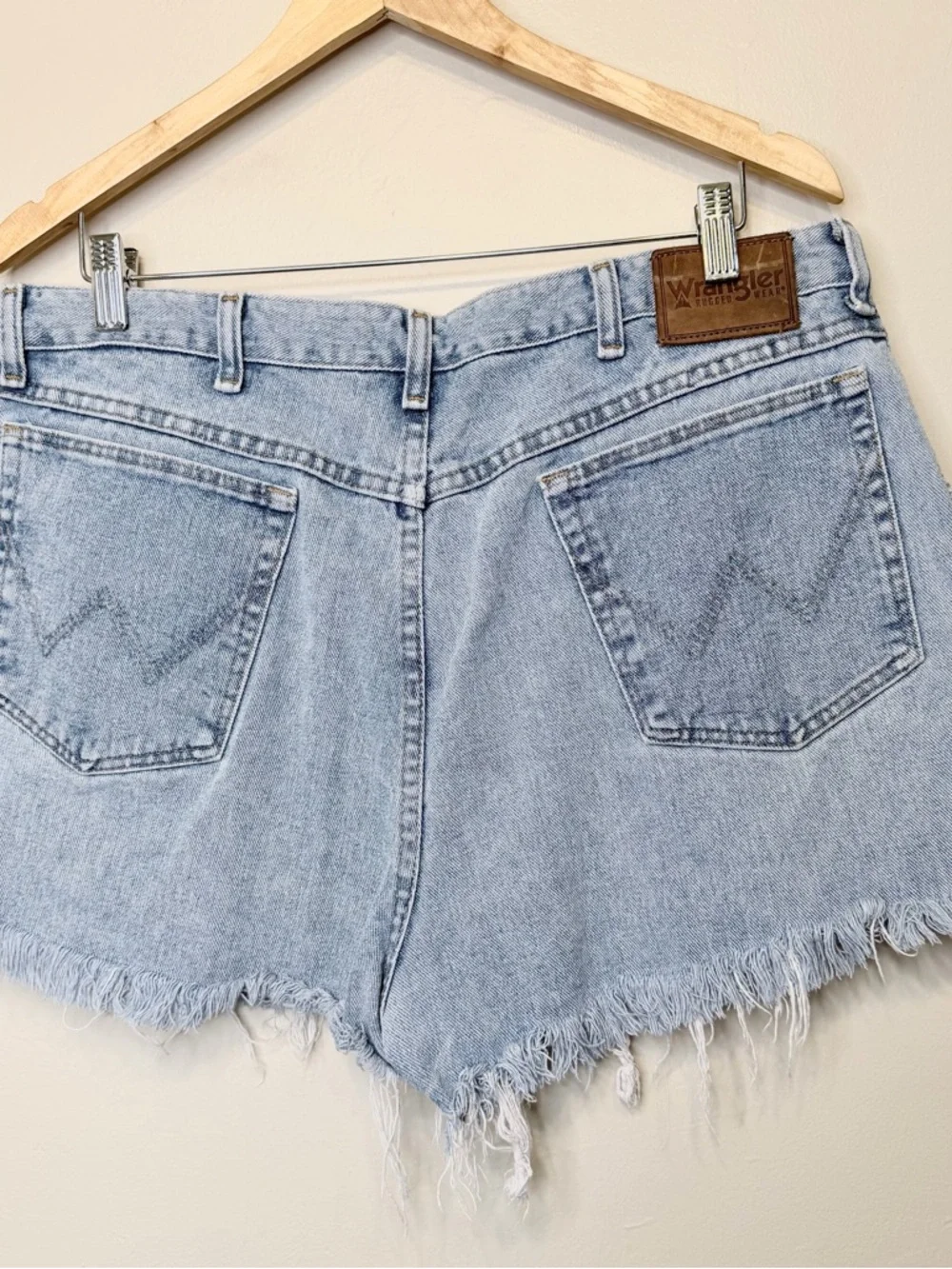 Wrangler Mid-Plus Size High Rise VTG Light Blue Frayed Hem Denim Cut Off Shorts - Picture 3 of 12